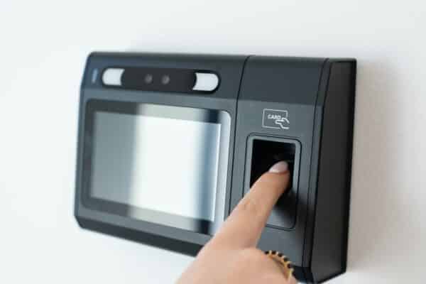 5 Tips to Remind Employees to Punch In and Out - WorkforceHub